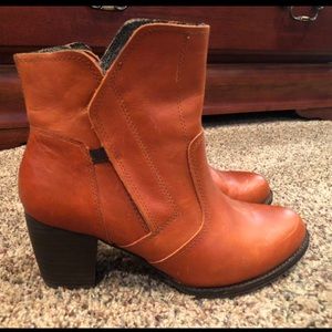 Women’s size 8 cognac booties